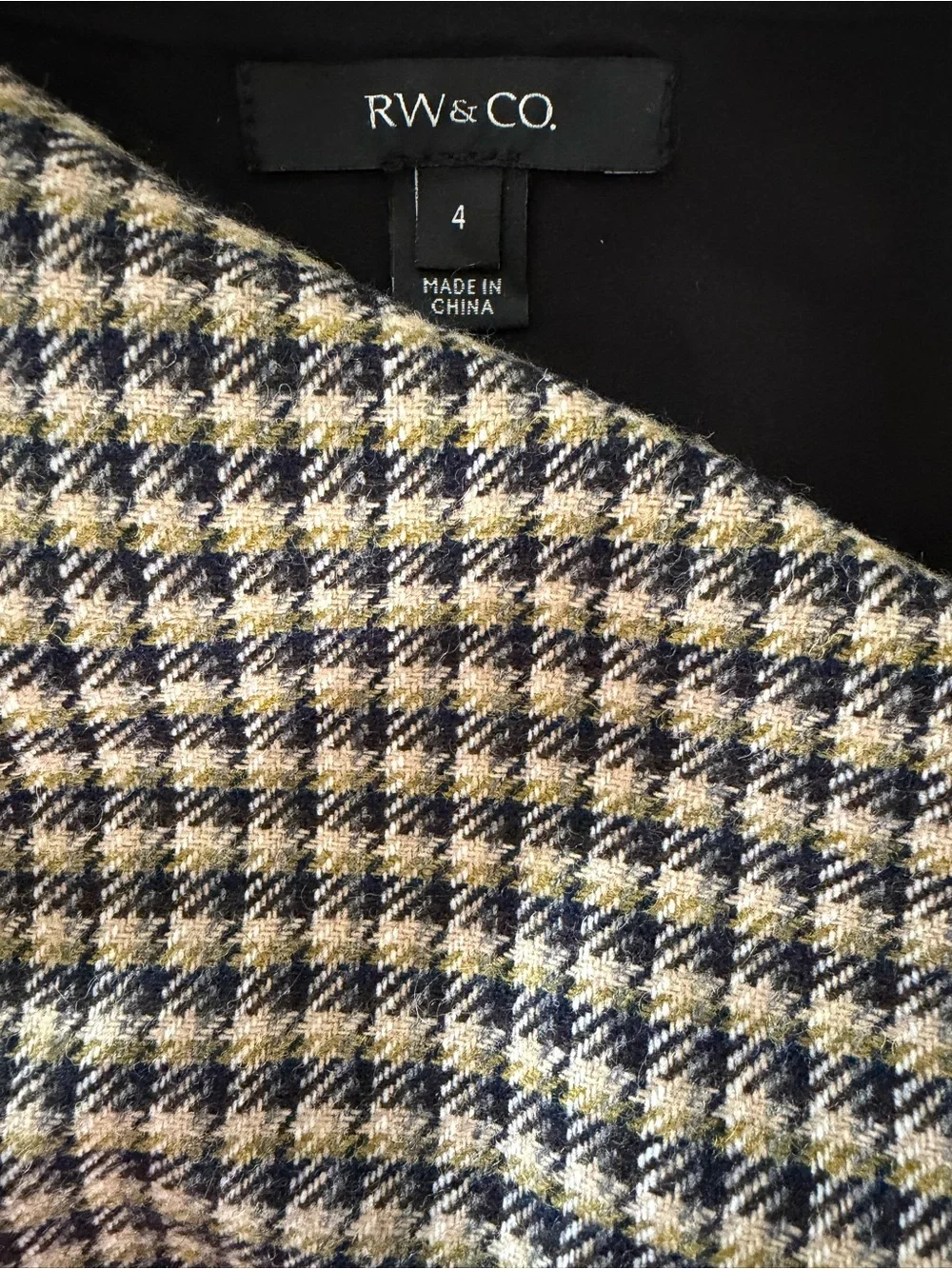 RW&CO. Black & Cream Houndstooth Button-Front Mini Skirt - Picture 3 of 5